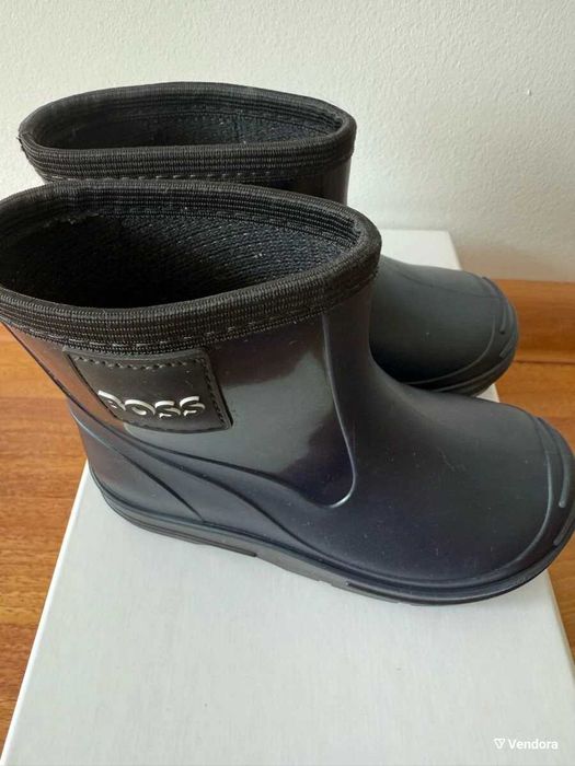 Boss kid rain boots size 22