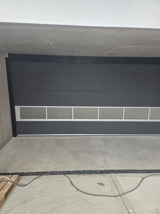 Porti de garaj/ usi secționale/ usi de garaj/ porți industriale