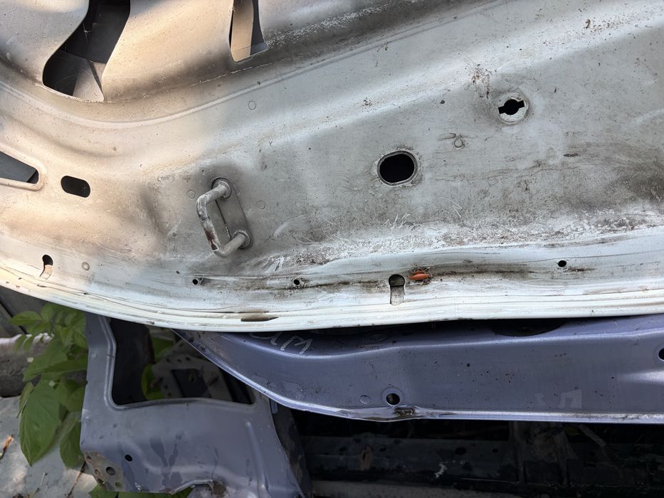 Капот Range Rover
