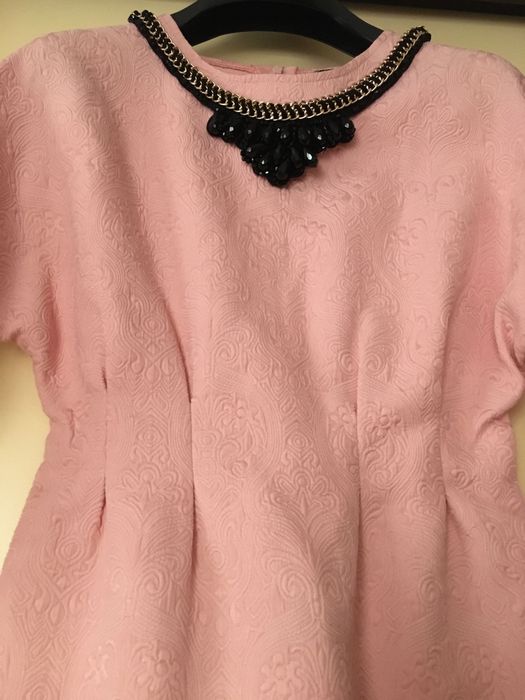 Rochie scurta roz din brocard -mar 36 MissGrey