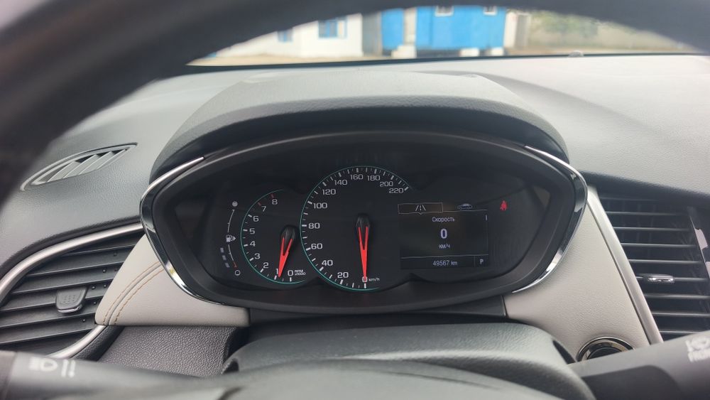 Chevrolet Tracker 1 Premier 
Год: 2019 
Пробег: 49 600 км 
Состояние: