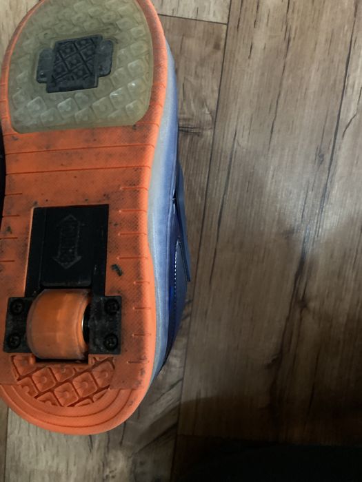 Продам кросовки на роликах