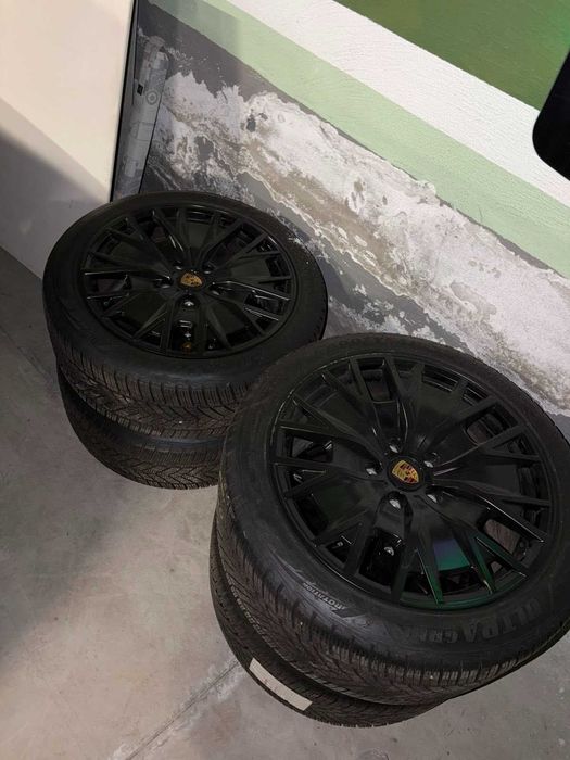 Зимни гуми "GOODYEAR", 20"