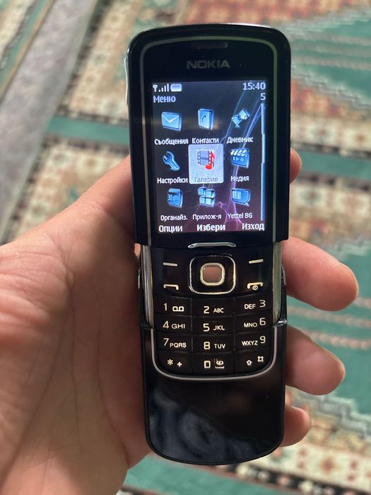 Nokia  8600 Luna