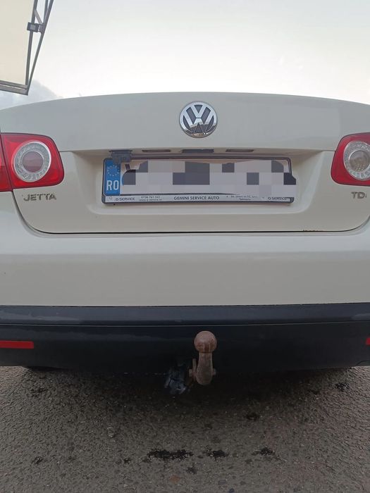 Volkswagen Jetta Vând 2 Mașini: VW Jetta 1.9 Diesel ȘI VW Golf 5 Break 1.6 benzină+GPL