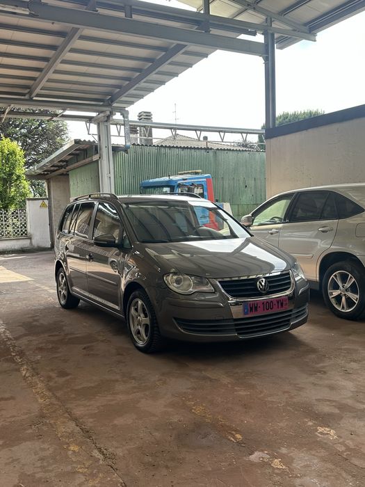 Vând volkswagen turan 2010