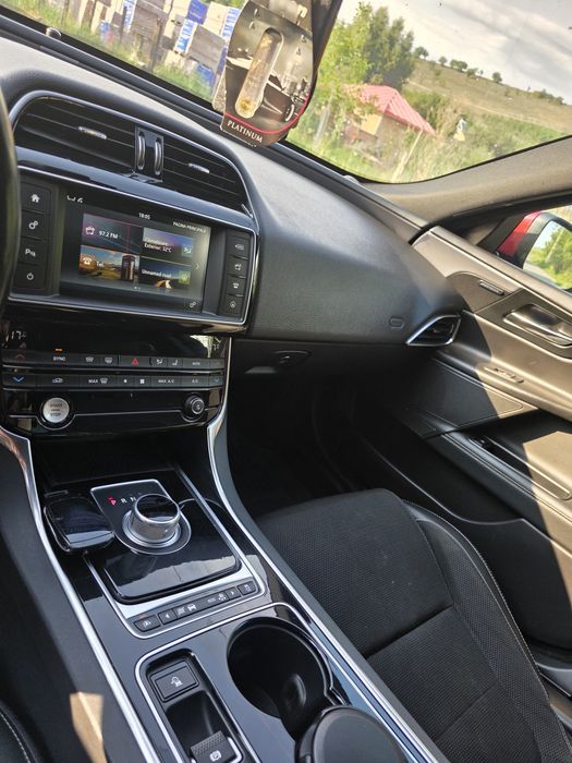 Vand Jaguar XE 2016 2.0d