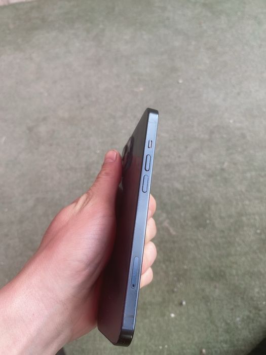 Продам Айфон 13