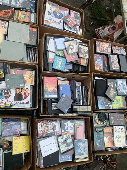 Cd-uri,filme benzi magnetofon cu muzica si film