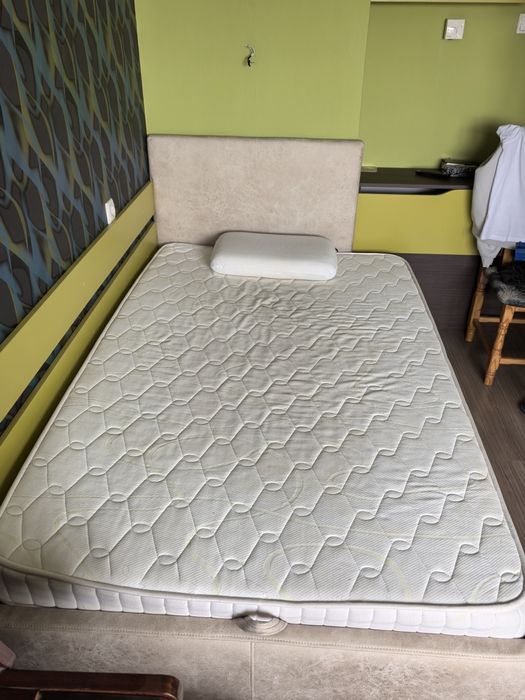 Тапицирано легло с повдигащ механизъм