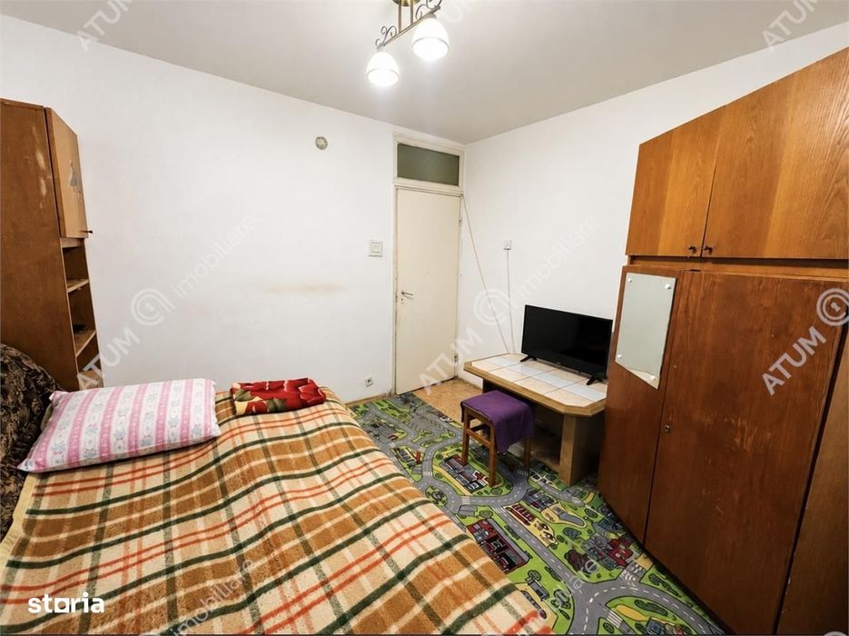 Apartament cu 2 camere decomandate si pivnita zona Semaforului