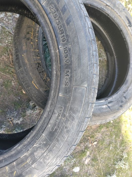 Продам две шины.