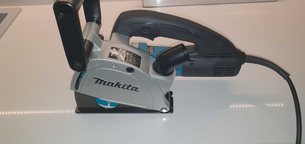 Inchiriere masina de frezat caneluri - 100Ron/24h