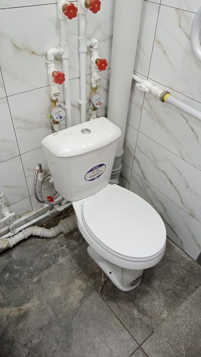 Сантехник с района.