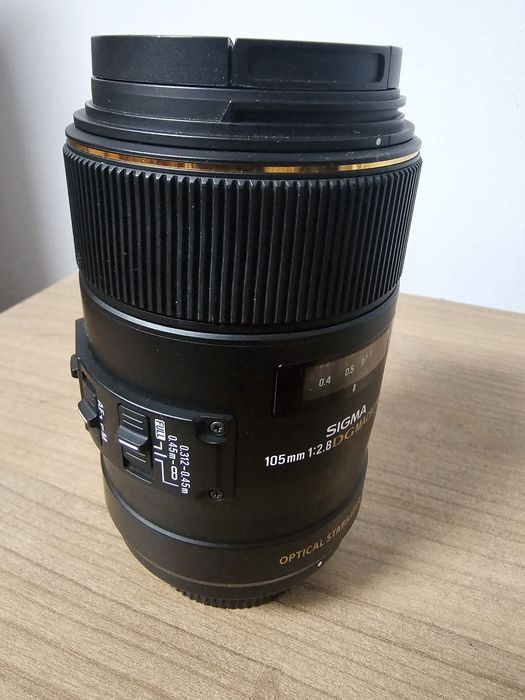 Obiectiv Sigma 105mm f/2.8 Macro