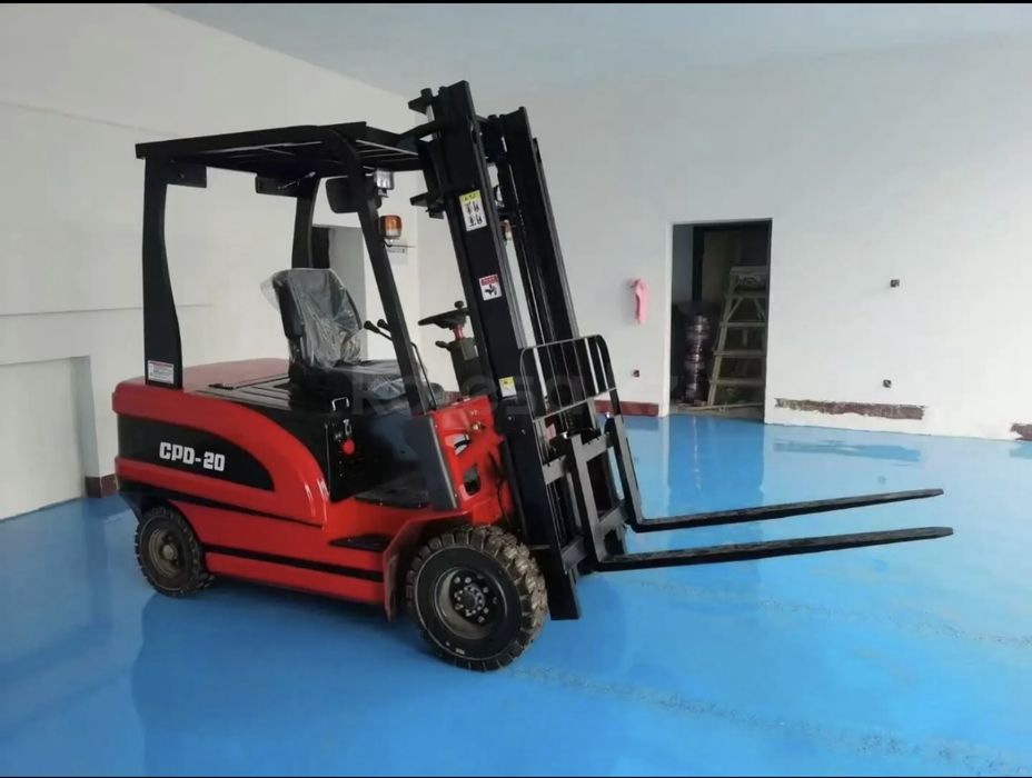 Вилочный погрузчик