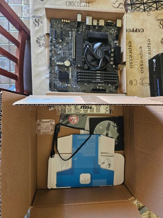 Kit i5-11400f + placa de baza b560m + 32 gb ddr4 3200mHz + cooler stock intel