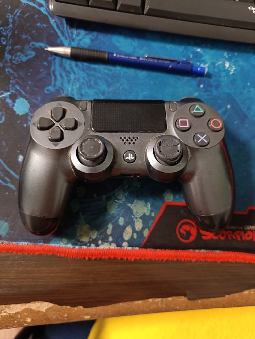 Pachet Gigant PS4 Pro 1TB + 2 Controllere + Stație Încărcare HyperX + Colecție 34 Jocuri de Top