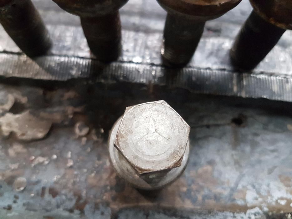 Оригинални Секретни Болтове Mercedes + Камък 30mm Мерцедес