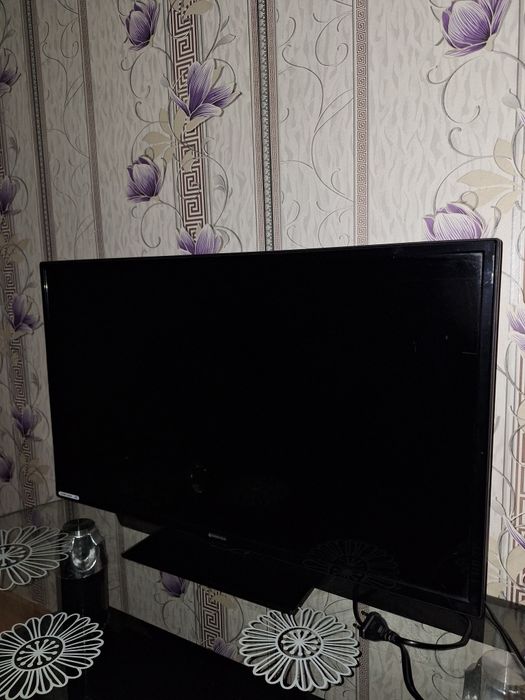 Televizor VORTEX LED cu diagonală de 80 cm