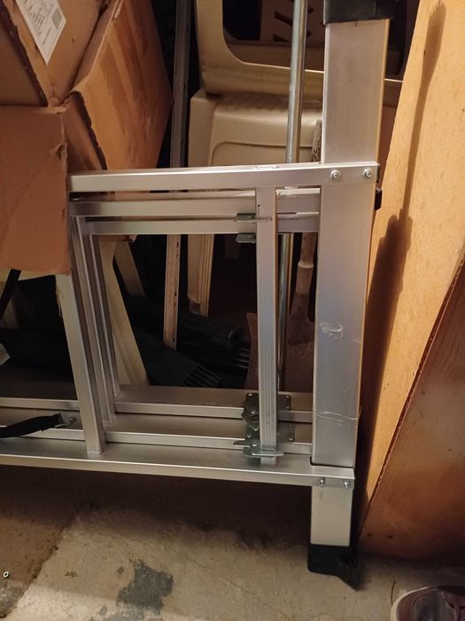 Продавам 2 бр.алуминиеви стълби