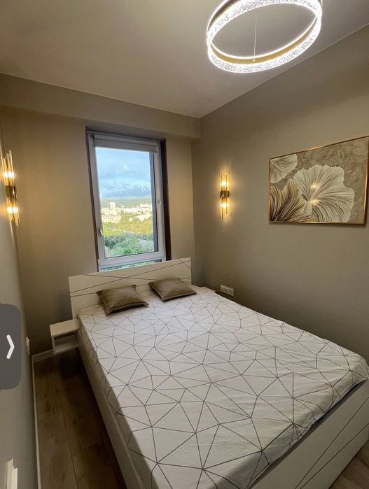 Кровать с матрасом 140*200.