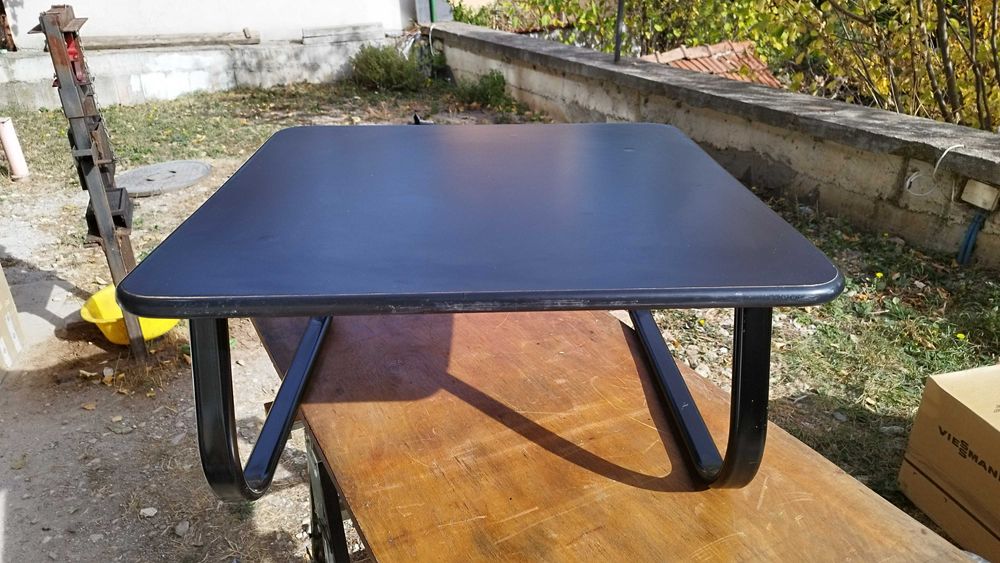 Mаса черна с метални крака  , помощна масичка с два плота 60/60/ 56см