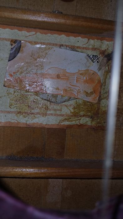 Vând zongură / zongoră ( chitară de Maramureș ) de epocă. Are 50 ani v