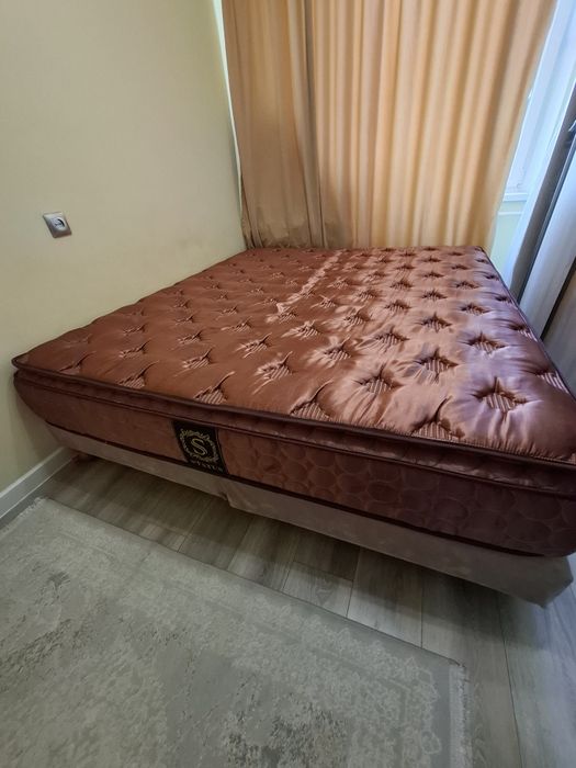 Кровать с матрасом