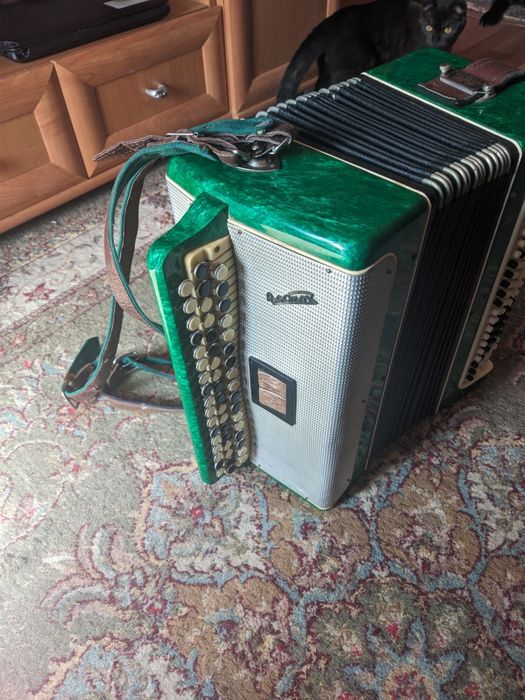 Продам баян. В хорошем состоянии.