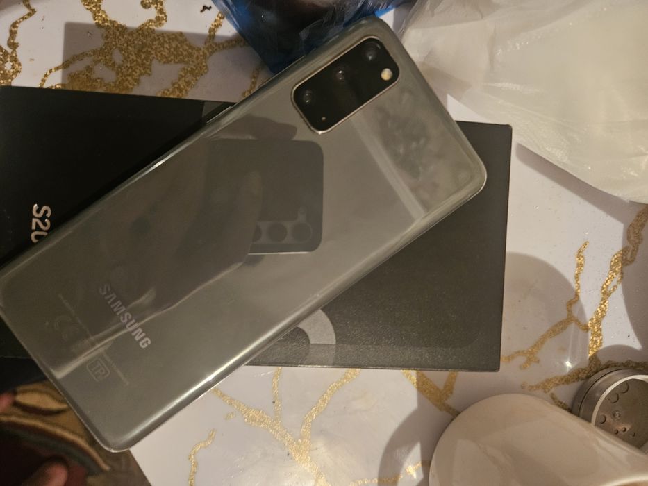 Samsung s20 идиял