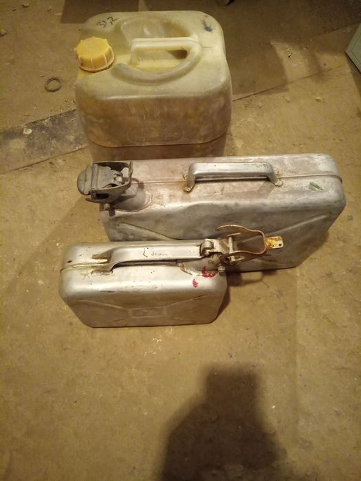 Продам канистры пластиковые и алюминиевые