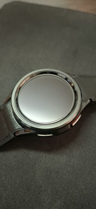 Samsung Galaxy Watch 6 Classic 43 mm + 4 верижки + 3 протектора + безел