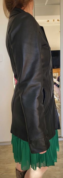 Haina neagra-dama-piele naturala , mar. 40 (cu gaici pentru blana)