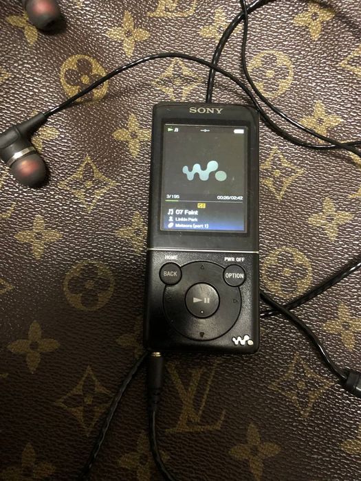 Assalom alekum Mp4 Player Sotiladi Original Sony Walkman