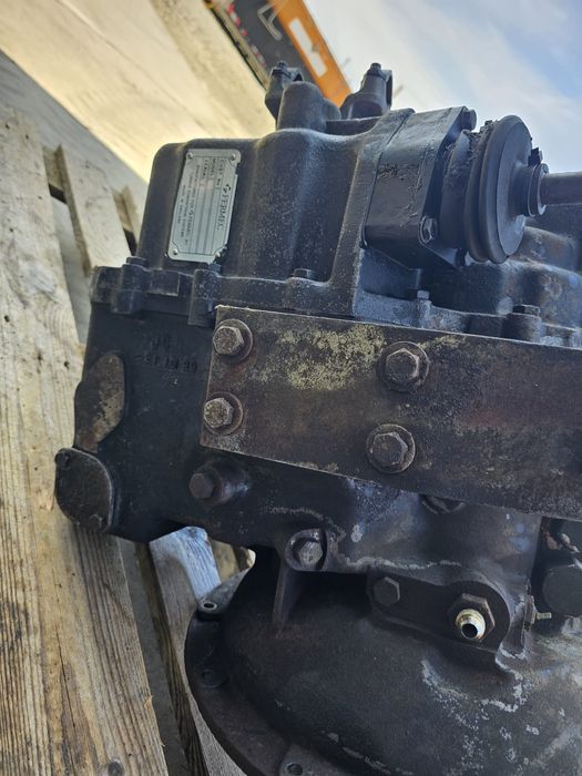 Cutie pentru buldoescavator Massey Ferguson 2001