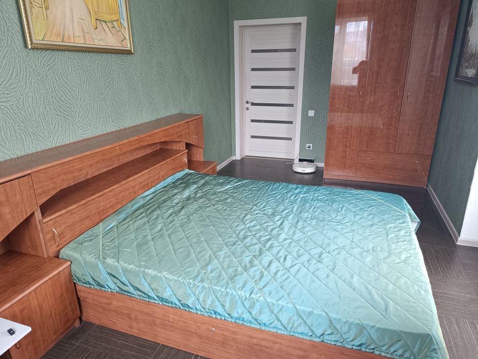 Продам спальный гарнитур
