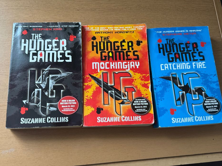 The hunger games книги на английски