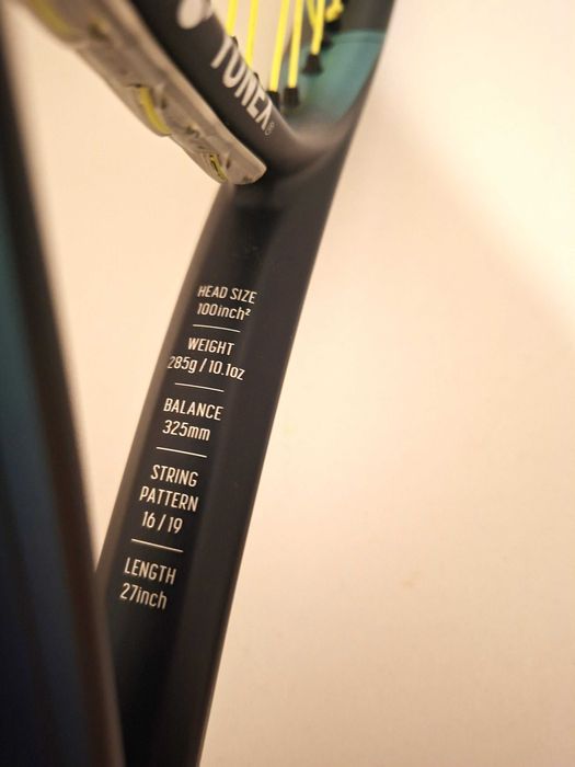 Тенис ракета Yonex EZONE 100L + безплатни аксесоари
