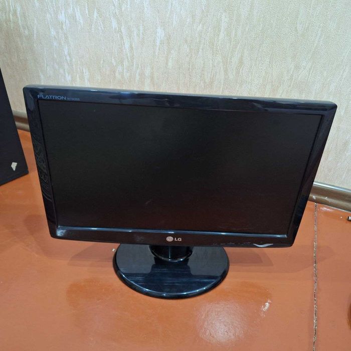 КОМПЛЕКТ КОМПЬЮТЕРА! Дисплей, мышь, клавиатура, блок!