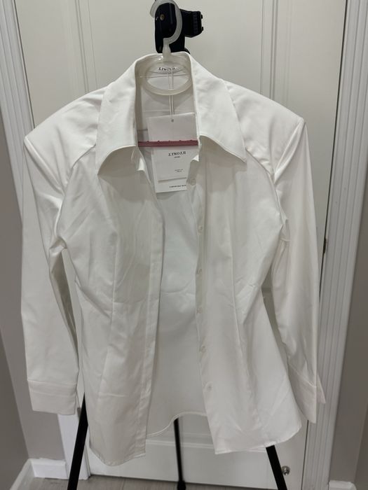 Новая рубашка с плечиками