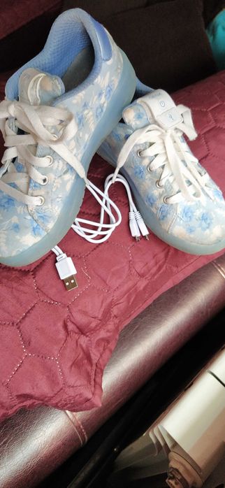 Geox светещи сникърси