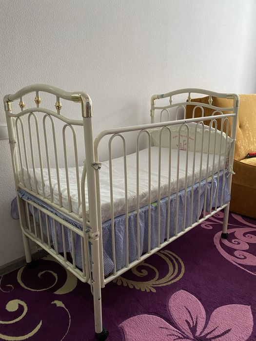 Кроватка детская металлическая
