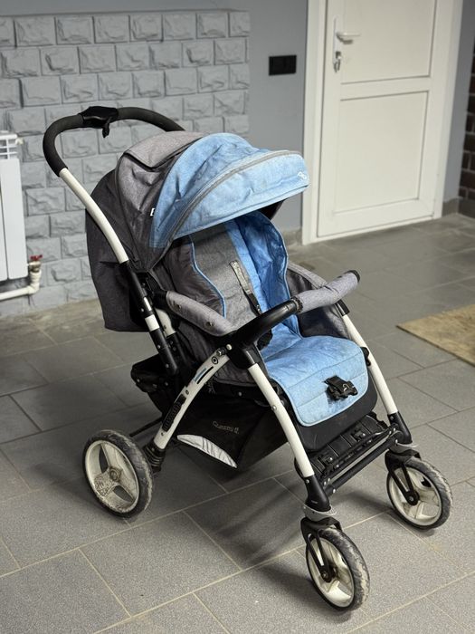 Детская коляска для ребенка