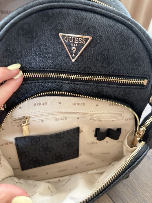 Дамска раница Guess