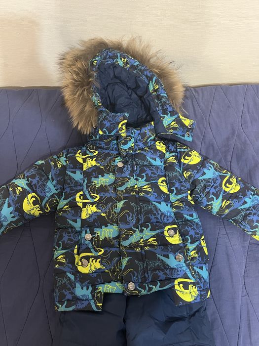 Продам детский зимний пуховик с комбинезоном