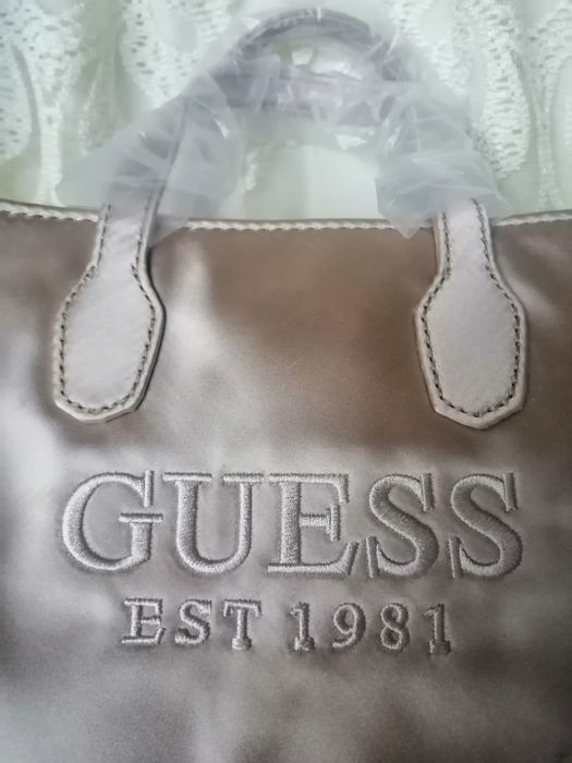 Чанта GUESS. Нова.
