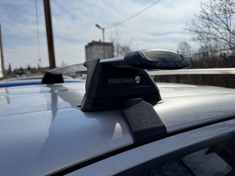 Напречни греди за автомобил Yakima Thrubar