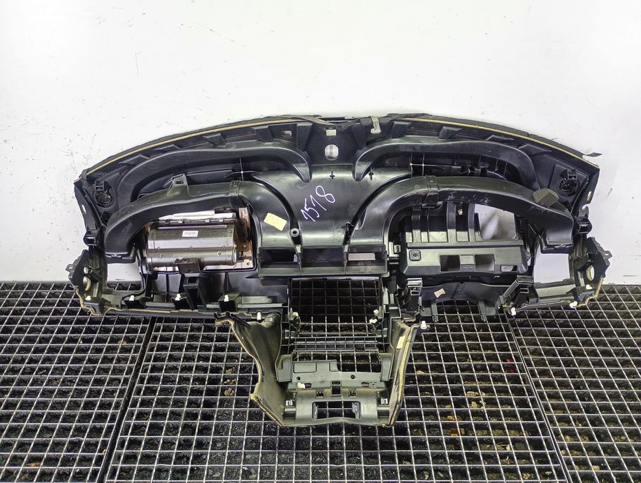 Plansa bord 8200491054 Renault Megane 2 (2002 - 2006) 1.4 benzina k4j-d7
