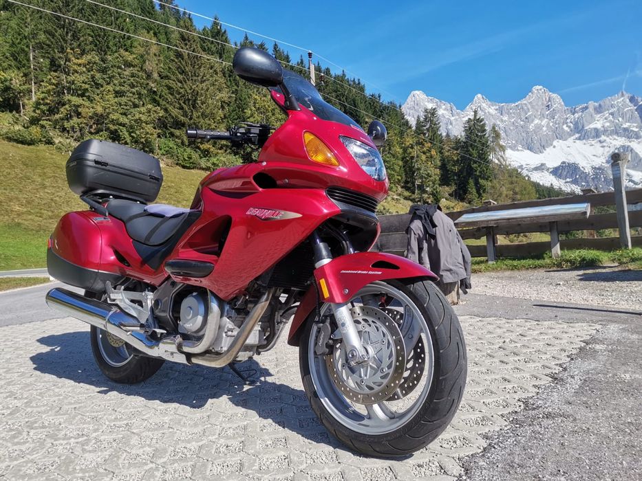 Vând Honda Deauville NT 650